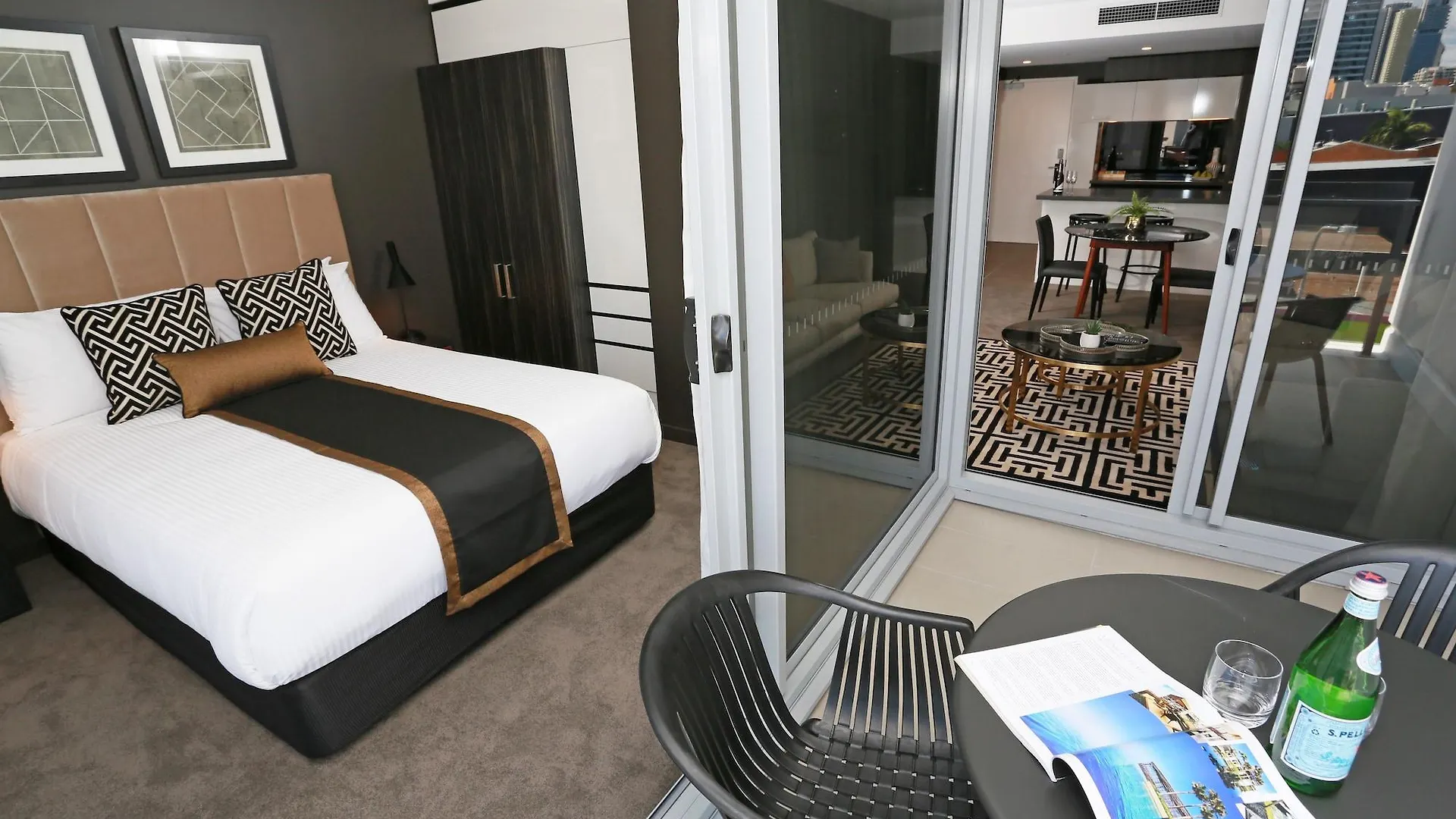 Alex Perry Hotel & Apartments Брисбен 4*,  Австралия